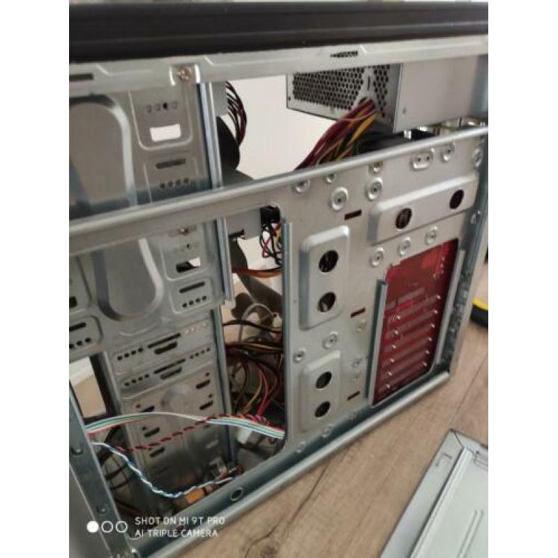 Systeem kast (zonder harde schijf), monitor, toetsenbord en