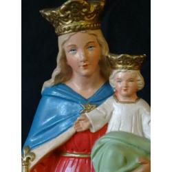 100097=Maria met het Kindje in klokgewaad.