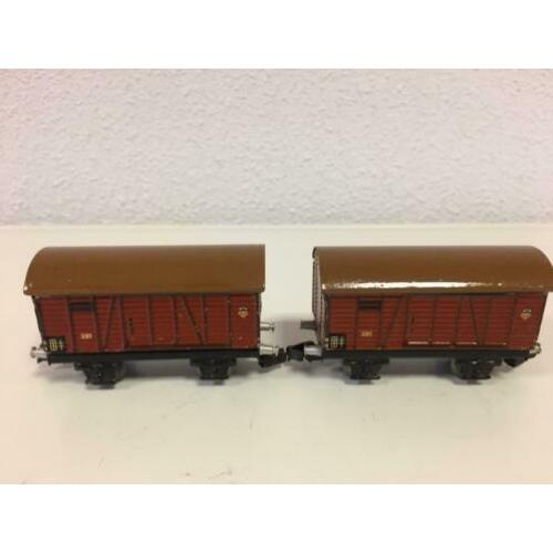 2 Märklin 381 goederenwagons jaren 30