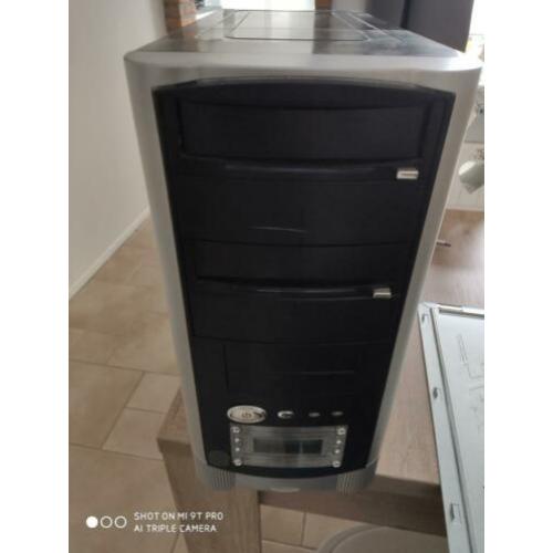 Systeem kast (zonder harde schijf), monitor, toetsenbord en