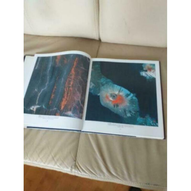 Boek: Satelliet, beeldende kunst