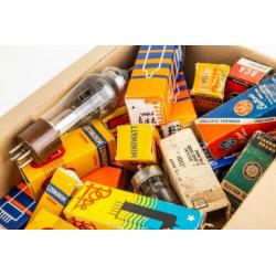 Doos vol met Radiobuizen zoals: DCG4, 6J5GT, ECH21, EF6 etc.