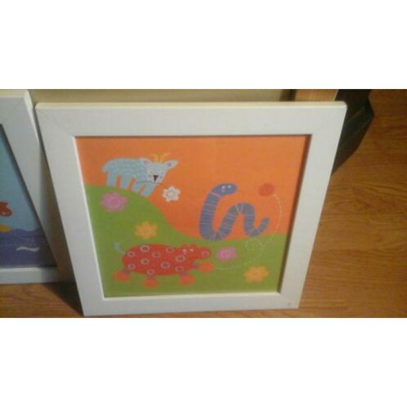 ??KINDERKAMER DRUKWERKJES? IN HOUTEN WISSELIJST(l.30x30cm)