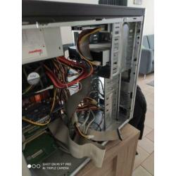 Systeem kast (zonder harde schijf), monitor, toetsenbord en