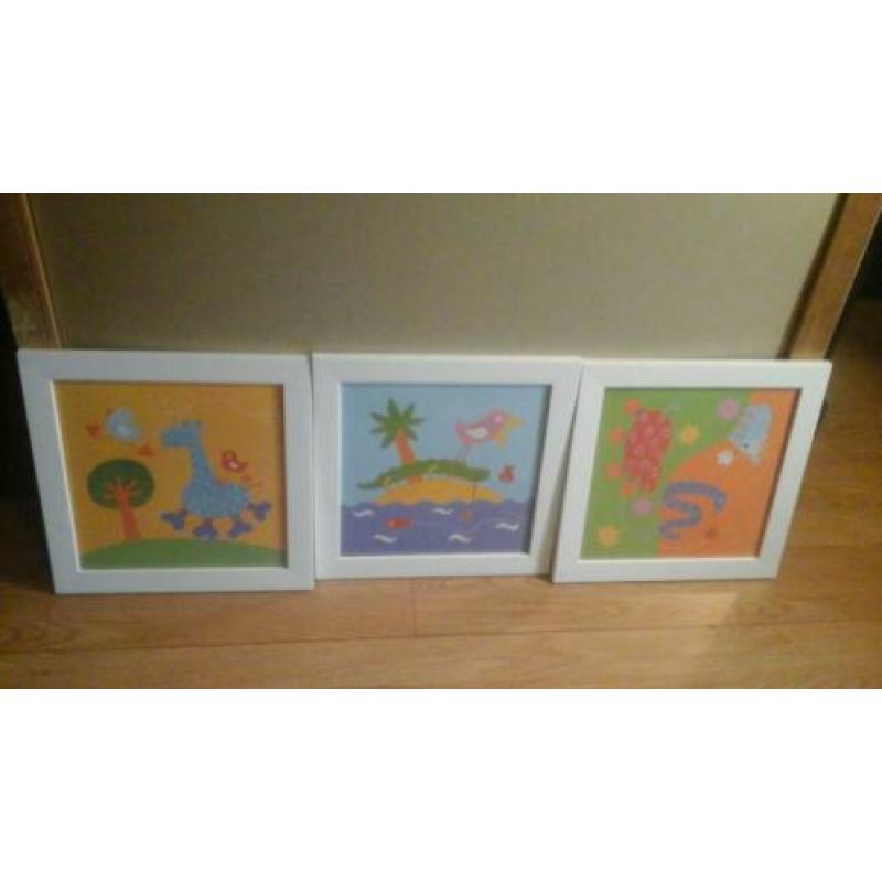 ??KINDERKAMER DRUKWERKJES? IN HOUTEN WISSELIJST(l.30x30cm)