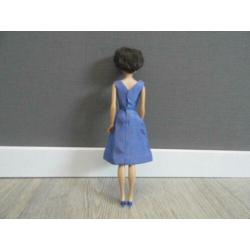 Vintage Barbie bubblecut Brunette met kledij.