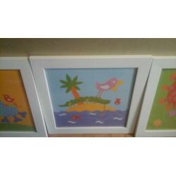 ??KINDERKAMER DRUKWERKJES? IN HOUTEN WISSELIJST(l.30x30cm)