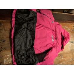 Leuke roze ski-jas maat 128. Helaas nooit aan gehad