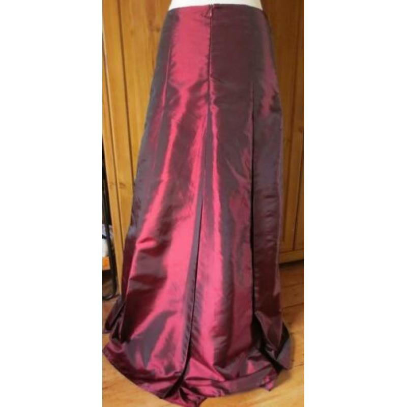 Lange bordeaux rok (maat 36)