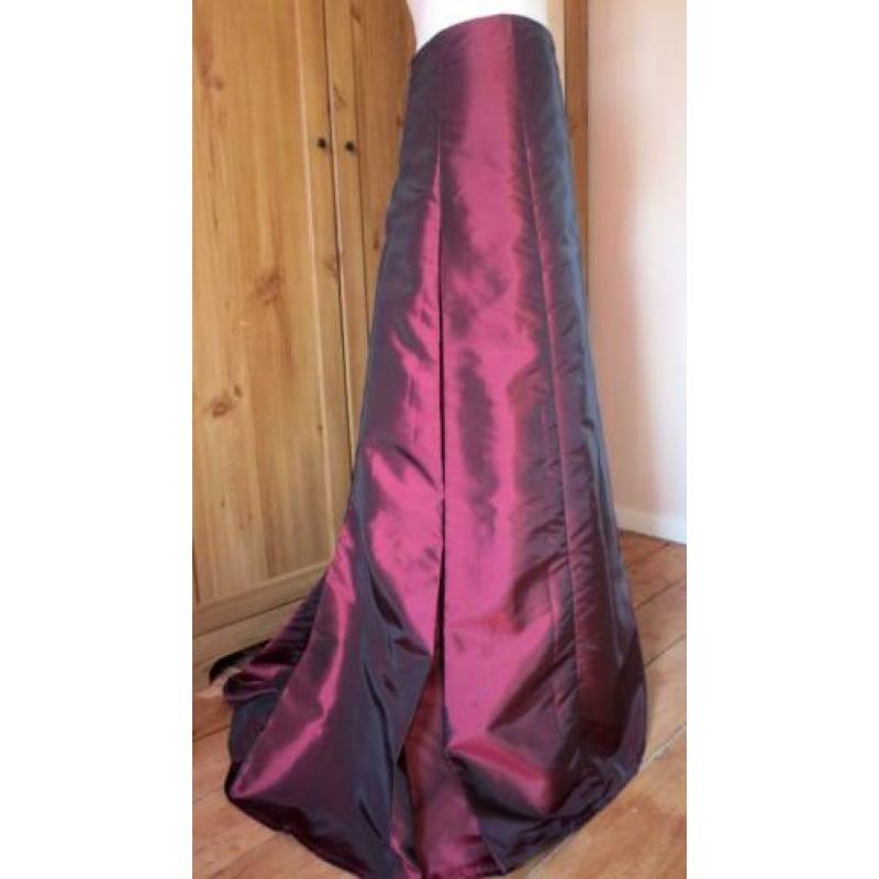 Lange bordeaux rok (maat 36)
