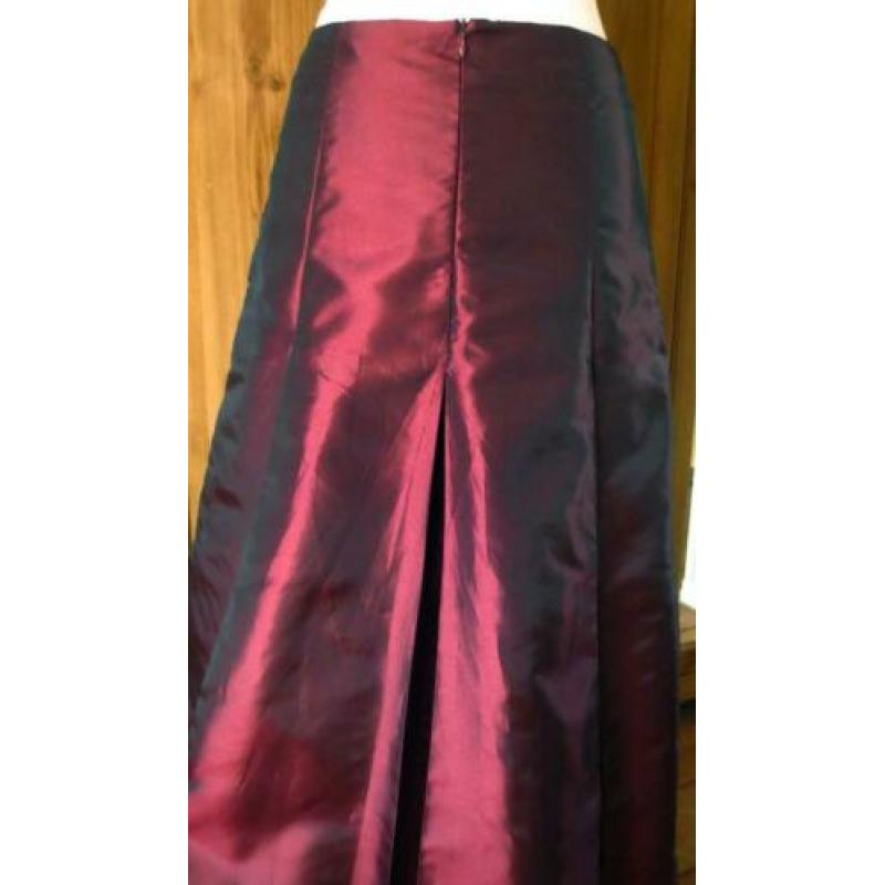 Lange bordeaux rok (maat 36)