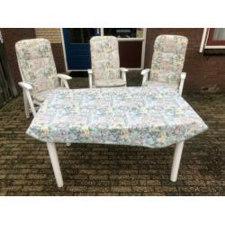 3 tuinstoelen met tafel - wit