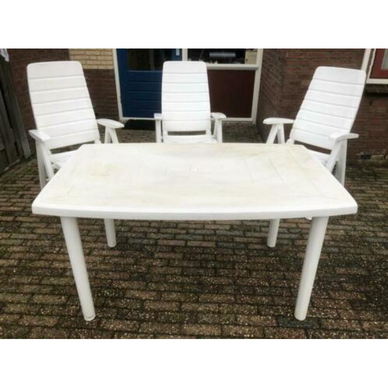 3 tuinstoelen met tafel - wit