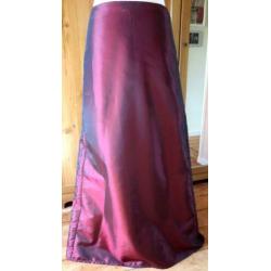 Lange bordeaux rok (maat 36)