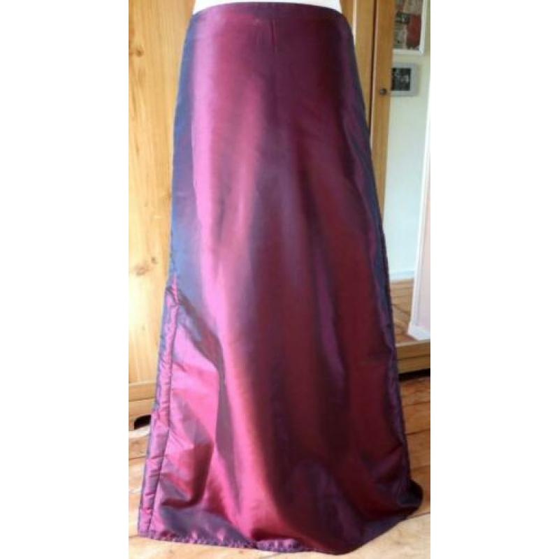 Lange bordeaux rok (maat 36)