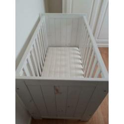 Baby ledikant en commode