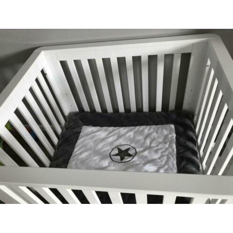 Witte hoogglans box met lade