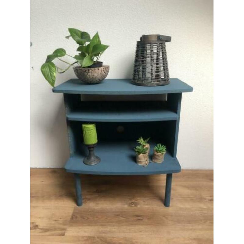 Super leuke sidetable te koop (blauwig van kleur)