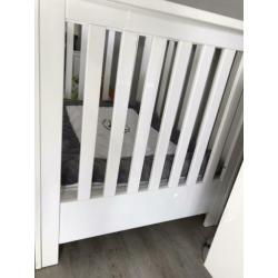 Witte hoogglans box met lade