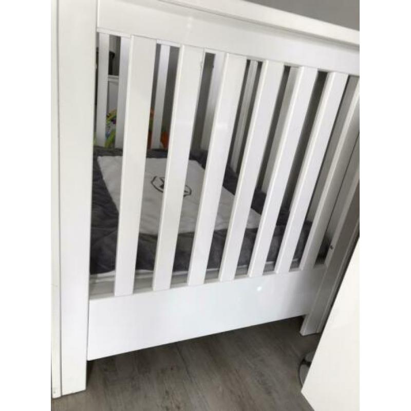 Witte hoogglans box met lade