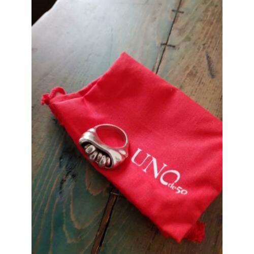 Uno de 50 ring. Nieuw maat 18. Heel apart.