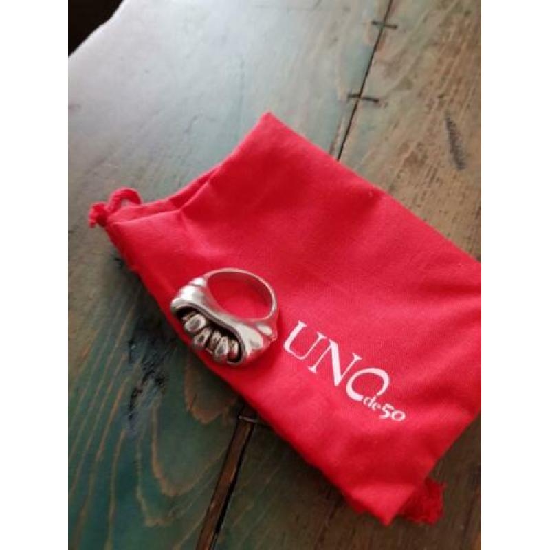 Uno de 50 ring. Nieuw maat 18. Heel apart.