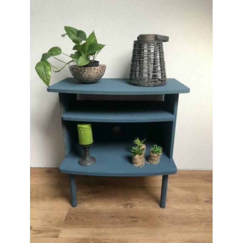 Super leuke sidetable te koop (blauwig van kleur)