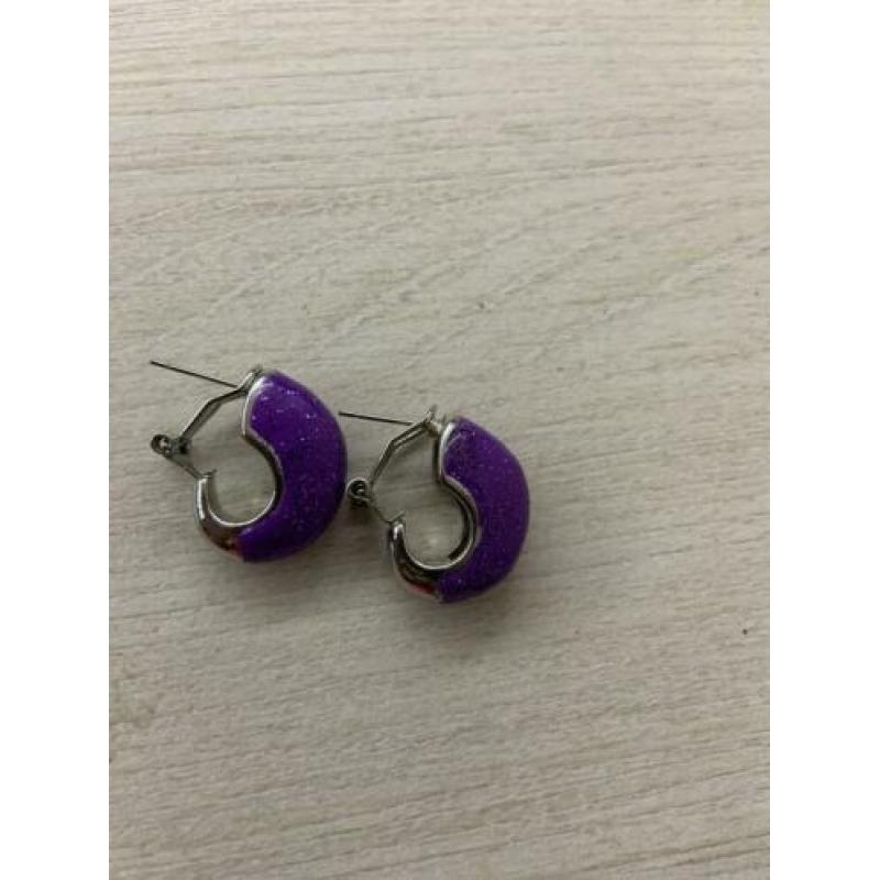 Juli dans oorbellen en ketting