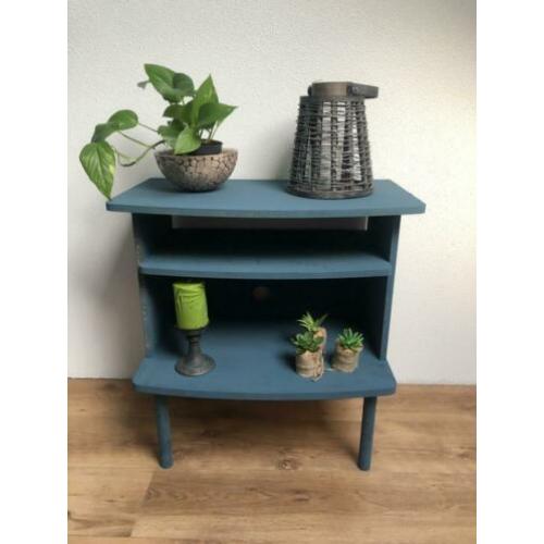 Super leuke sidetable te koop (blauwig van kleur)