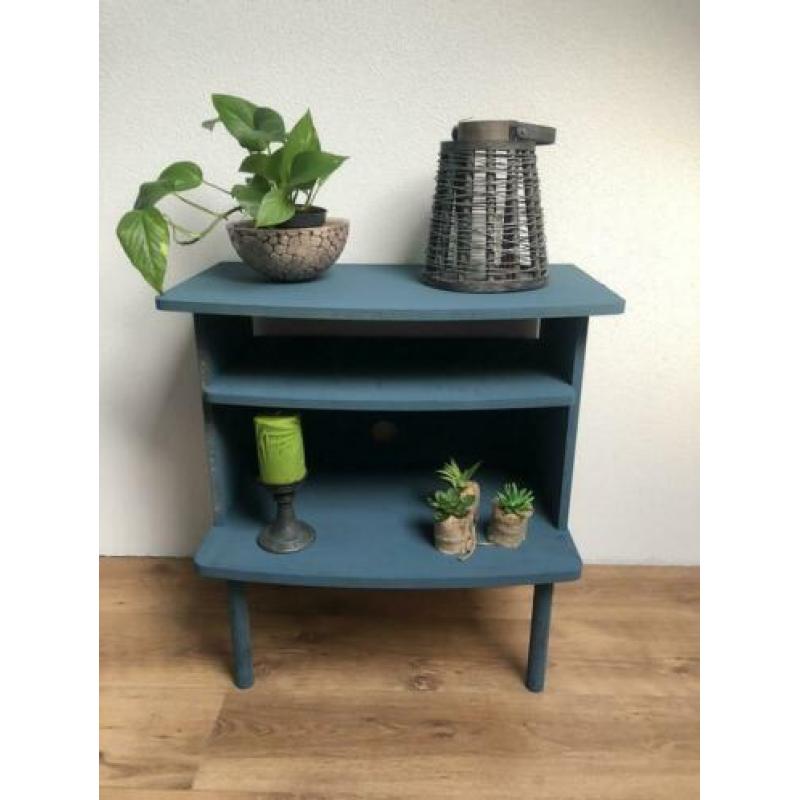 Super leuke sidetable te koop (blauwig van kleur)