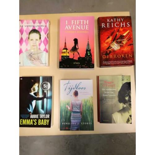 Boekenkast opruiming! €1.00 per boek