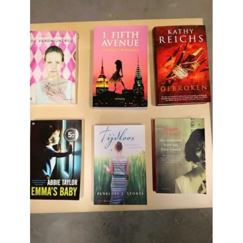 Boekenkast opruiming! €1.00 per boek