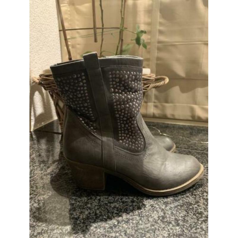 Grijze laarsjes met studs mt42 ZGAN