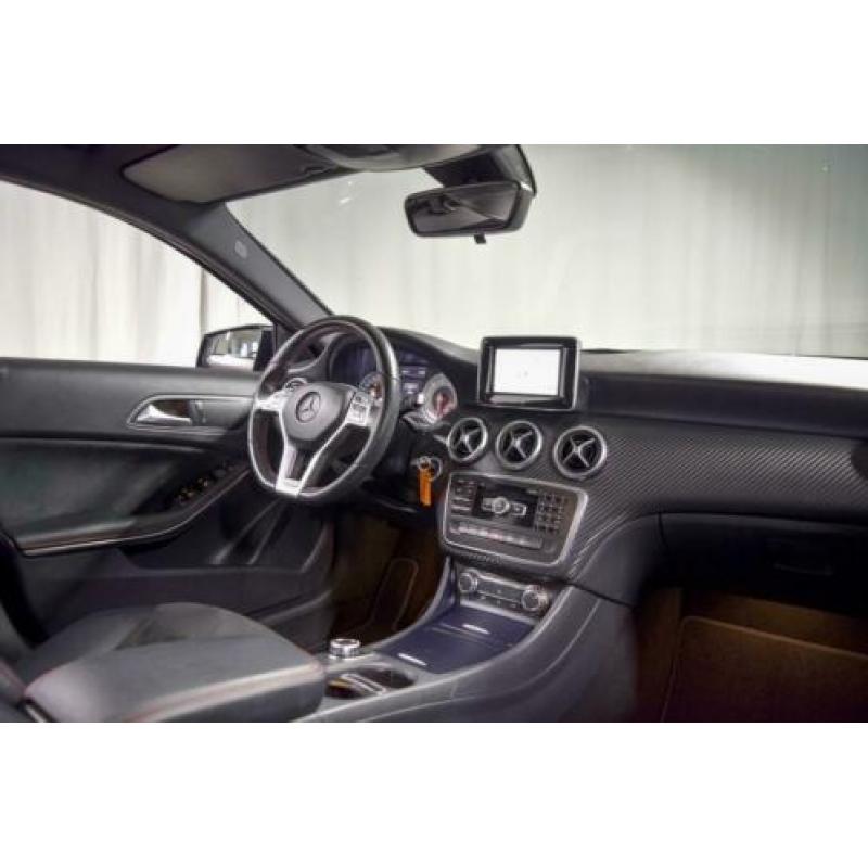Mercedes-Benz A-Klasse 180 Ambition AMG Line (bj 2015)