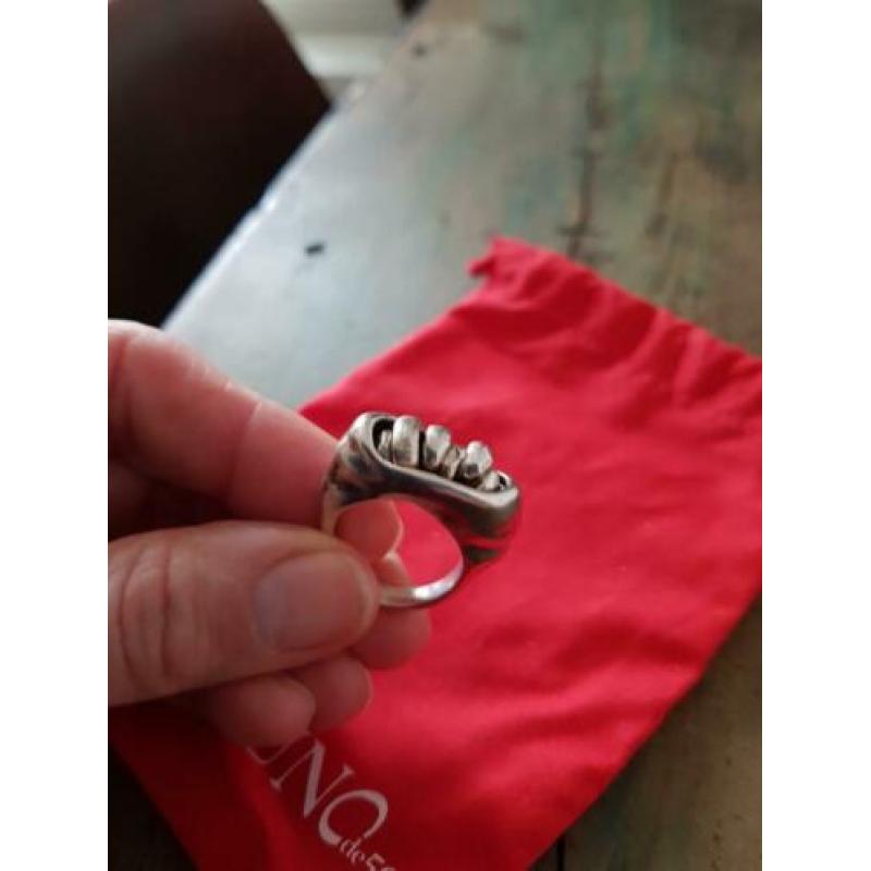 Uno de 50 ring. Nieuw maat 18. Heel apart.