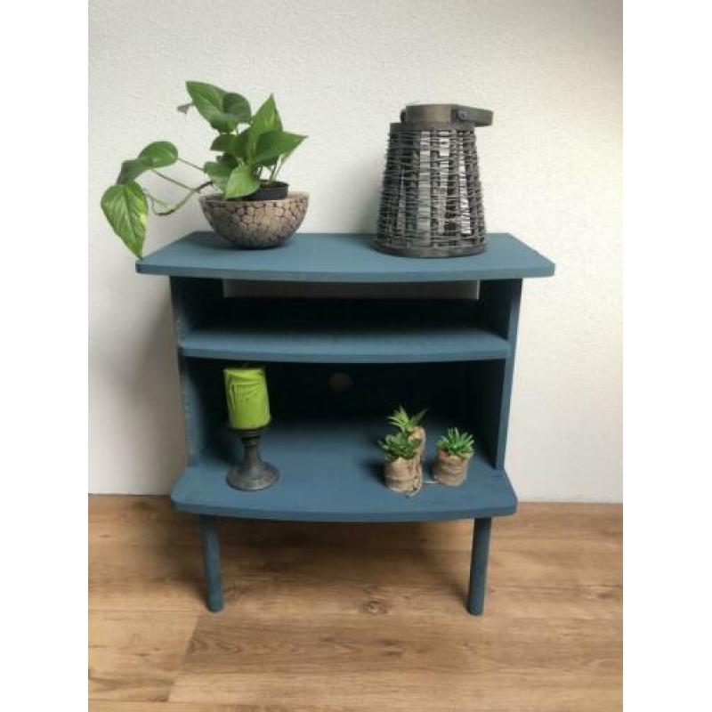 Super leuke sidetable te koop (blauwig van kleur)