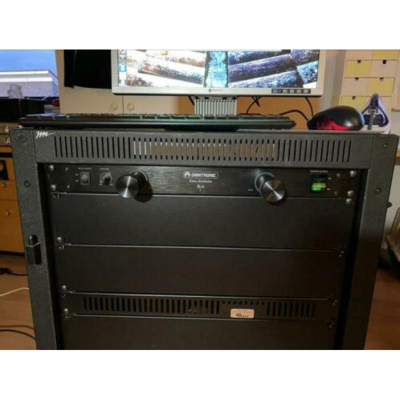 19 inch, 19” rack met centrale power en 19” computer