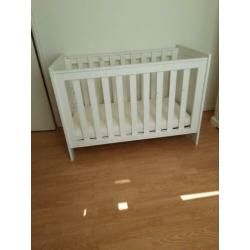 Baby ledikant en commode
