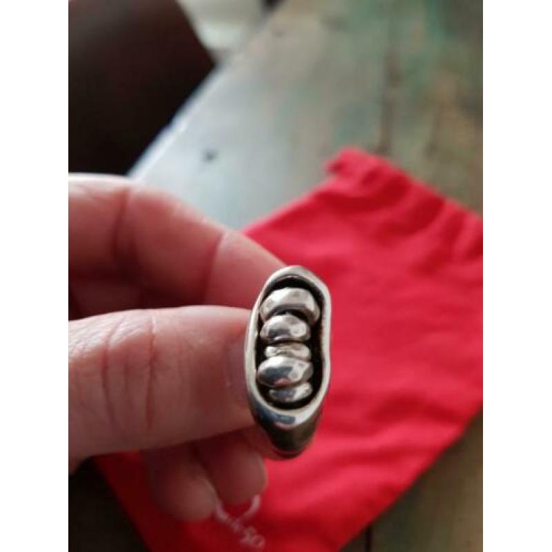 Uno de 50 ring. Nieuw maat 18. Heel apart.