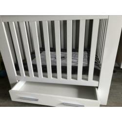 Witte hoogglans box met lade