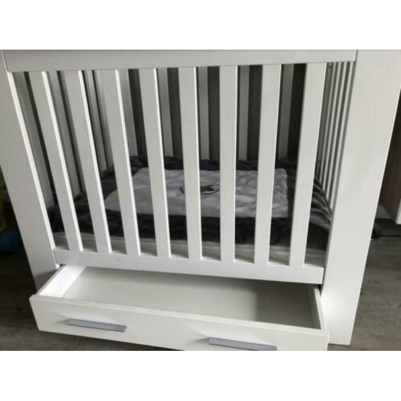 Witte hoogglans box met lade