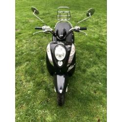 Sym mio snorscooter 25 km blauw kenteken