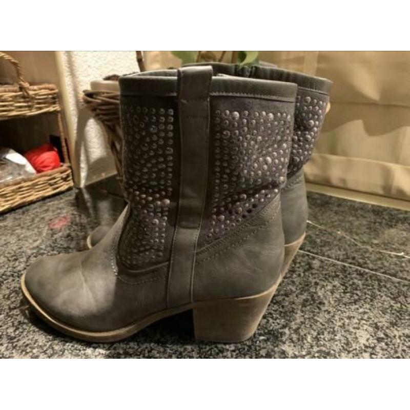 Grijze laarsjes met studs mt42 ZGAN