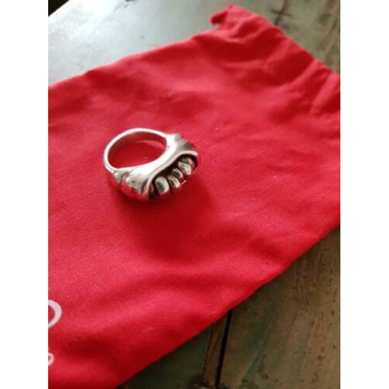 Uno de 50 ring. Nieuw maat 18. Heel apart.