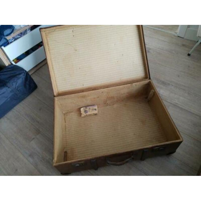 Oude grote bruine koffer