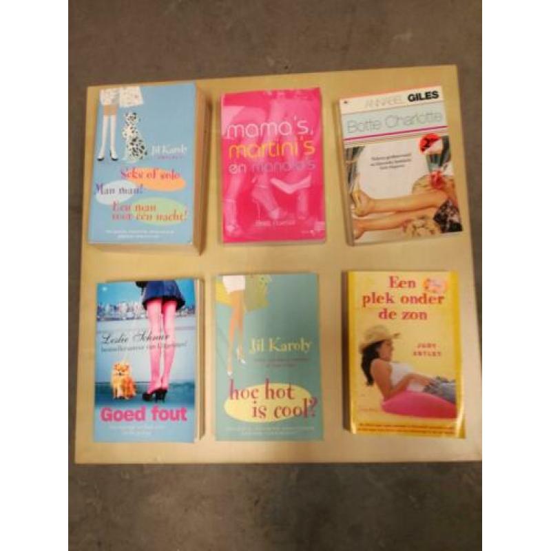 Boekenkast opruiming! €1.00 per boek