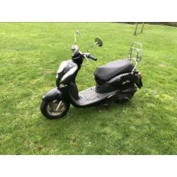 Sym mio snorscooter 25 km blauw kenteken