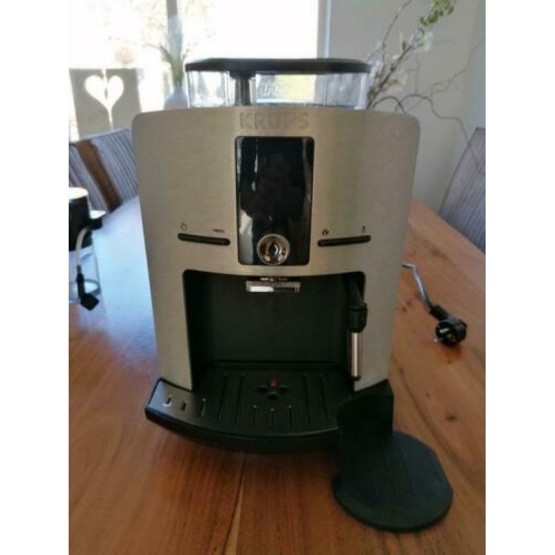 Krups EA829 koffiebonen machine