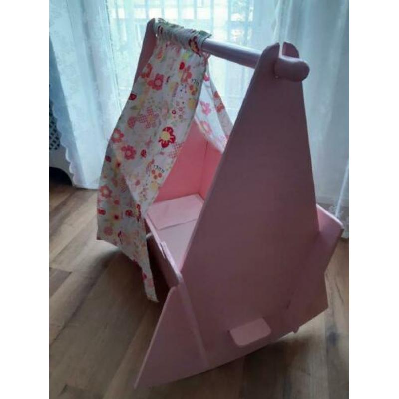 Poppenwiegje, poppenbedje