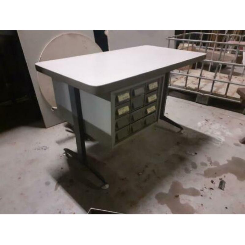 Oud Bureau afkomstig van bank